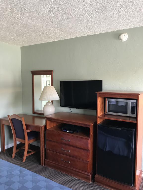 Economy Inn Модесто Екстериор снимка