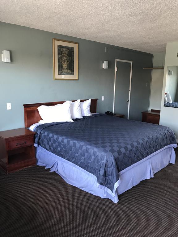 Economy Inn Модесто Екстериор снимка