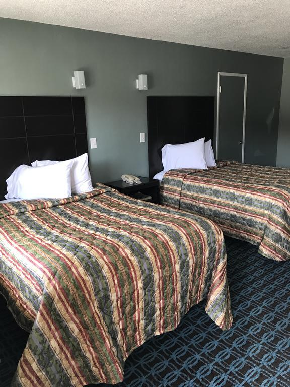 Economy Inn Модесто Екстериор снимка