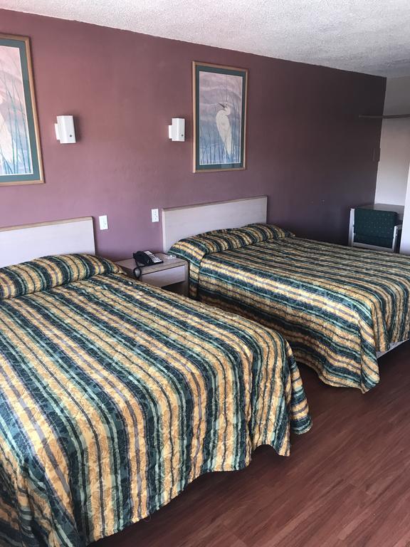 Economy Inn Модесто Екстериор снимка